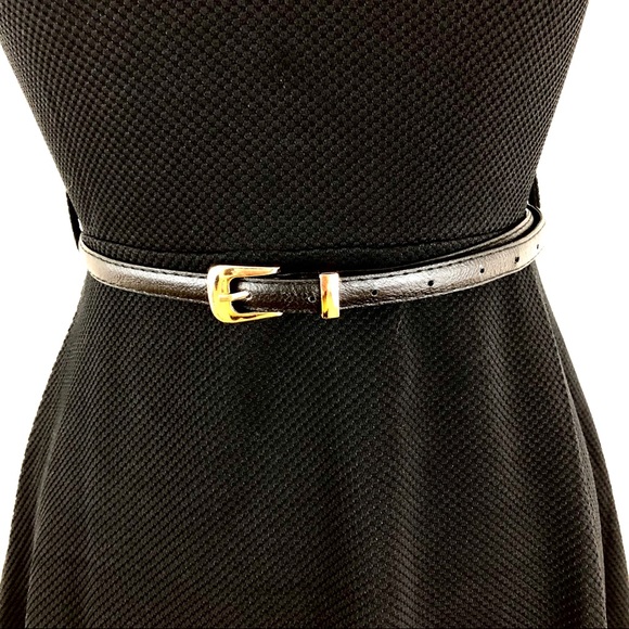 Textured Black Short Sleeve Dress with Belt - Picture 4 of 6